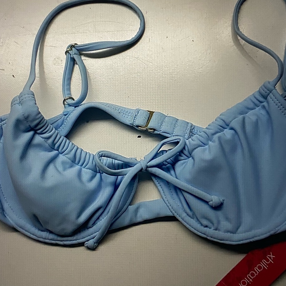 ✨NWT! Light blue shirred underwire bikini top ✨ - Picture 2 of 3